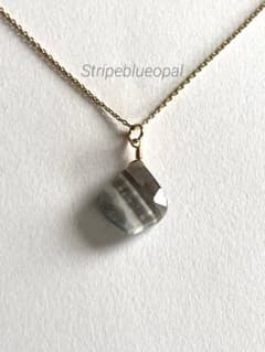 14kgf【現品】ストライプブルーオパールリーフカットネックレストップ