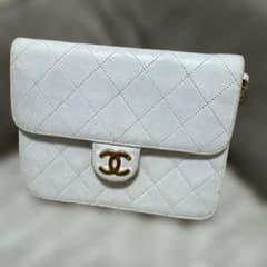 CHANEL マトラッセ チェーンショルダーバッグ ホワイト - メルカリ