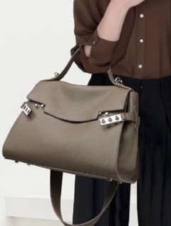 【新品】牛皮 ショルダーストラップ付きハンドバッグ グレージュ