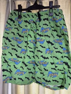 【ロッケ様専用】UNIQLO BATMAN総柄ショートパンツ ハーフパンツ XLのサムネイル