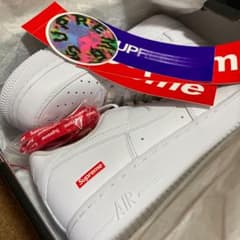 Supreme X Nike Air Force 1 白　28CM 配送込みのサムネイル