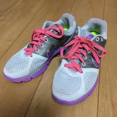 NIKE ランニングシューズのサムネイル