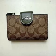 【極美品】COACH コーチ 二つ折り財布 シグネチャー カーキ オリーブのサムネイル