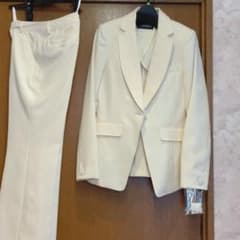 パンツスーツ　新品のサムネイル