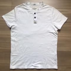 アバクロンビー&フィッチ メンズＭサイズ（日本L相当）ヘンリーネック　Tシャツ白のサムネイル