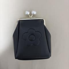MARY QUANT ブラックがま口ポーチのサムネイル