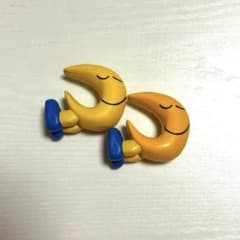 コンドウダイスケ　月　かわいい　ガチャガチャ　ミニ置物のサムネイル