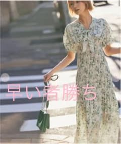 みっさん様専用☺︎ cocodeal フラワーシャーリングワンピース花柄のサムネイル