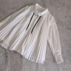 ら*ら様 sacai プリーツブラウス - メルカリ