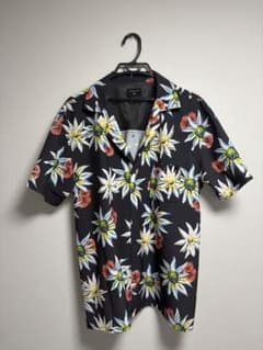 QUIKSILVER 花柄 半袖シャツ ブラック XLのサムネイル