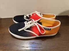 adidas 黒・赤・オレンジ グラデーション スニーカーのサムネイル