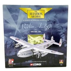 激レア　希少　CORGI AVRO YORK RAF ベルリン空輸 1/144 特別SALE CORGI AVRO YORK RAF ベルリン空輸 1/144 - メルカリ