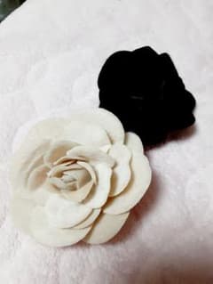 薔薇のブローチ(２セット)中古品のサムネイル