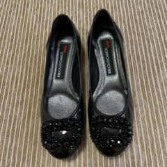 新品　箱付き！コンポジション9 ビジュー付きパンプスのサムネイル