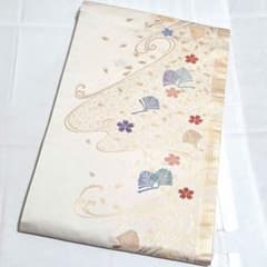 A5◆着物くつろぎ 小花に吉祥文様 金糸 薄色 六通 正絹 カジュアルな名古屋帯 E◇着物くつろぎ かわいい花模様 金糸 グレー 六通 正絹 カジュアルな