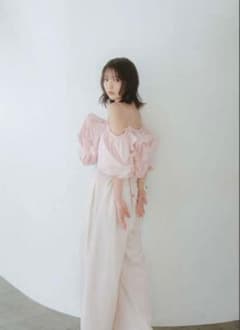 andequal】volume off shoulder blouse - メルカリ