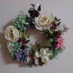 白いバラと紫陽花のリースのサムネイル