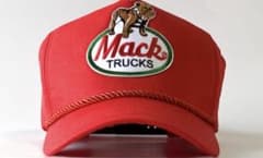 と*と様 MACK TRUCKS トラッカーキャップ　レッド　新品　アメカジ　山のサムネイル