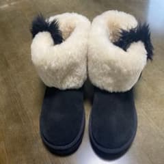 UGG ムートンブーツ ブラック/クリームのサムネイル