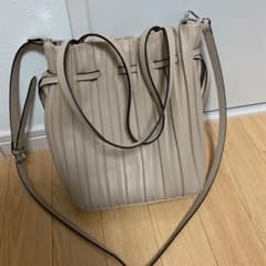 ZARA プリーツバッグ　ベージュのサムネイル