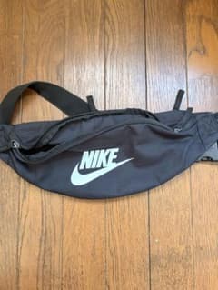 Nike ボディバッグ ブラックのサムネイル