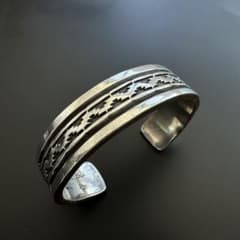 Navajo Darin Bill ヘビーゲージ バングル スタンプワーク - メルカリ