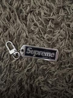 supremeキーホルダーのサムネイル