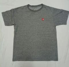 NORTH FACEグレー Tシャツ Mサイズ 赤いロゴのサムネイル