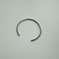 Tom Pigeon｜Beton Bangle (silver) - メルカリ
