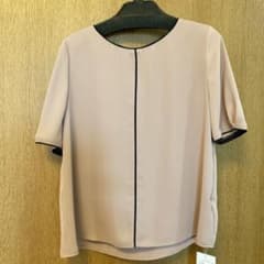 ナチュラルビューティーベーシック新品6000円ブラウスのサムネイル