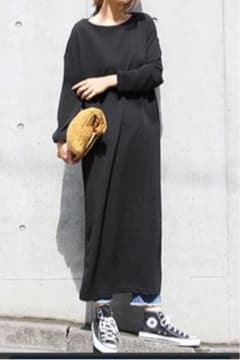 エンボス加工シンプルＩラインワンピースのサムネイル