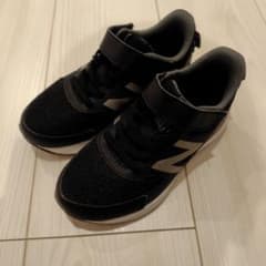 New Balance キッズスニーカー 17.5cm ブラックのサムネイル