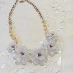 大ぶりお花モチーフネックレスのサムネイル