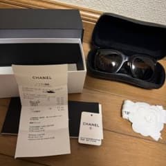 CHANEL ブラック サングラス 使用品のサムネイル