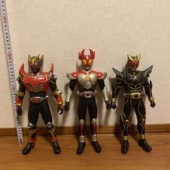 仮面ライダークウガとアギトのフィギュア 仮面ライダー クウガ/アギト/龍騎 フィギュア 3体セット - メルカリ