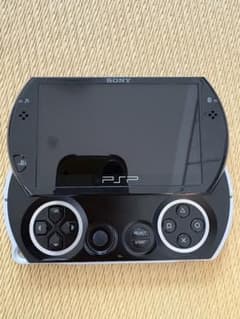 SONY PSP go 本体 ブラック 8GBメモリーカード付きのサムネイル