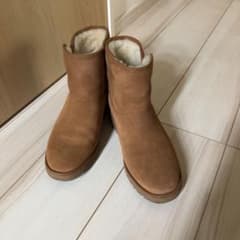 UGGのサムネイル
