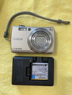 FUJIFILM FINEPIX F200EXR コンパクトデジタルカメラのサムネイル