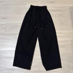 黒パンツ　サラサラ素材のサムネイル