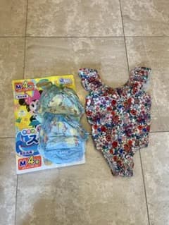 ナタリーレテ　H&Mコラボ　ベビー水着 フリル 花柄 スイムパンツセットのサムネイル