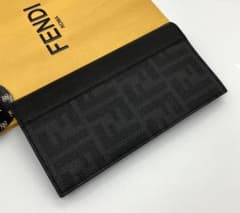 ⭐️ 極美品 フェンディ ズッカ FF 二つ折り 長財布 ブラック PVC 鑑定済 ⭐️ 極美品 フェンディ ズッカ FF 二つ折り 長財布 ブラック PVC 鑑定
