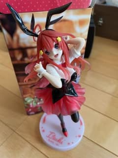 Itsuki フィギュア ウサ耳付き 赤黒衣装 - メルカリ