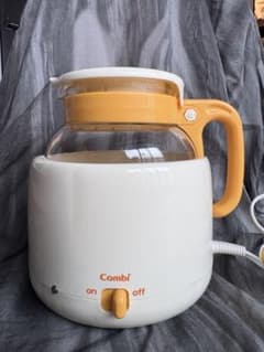 【美品】 Combi 調乳ポット 適温キープのサムネイル