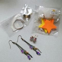 ピアス１ペア50～150円のサムネイル