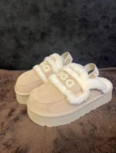 UGG アグ　ベージュ 厚底サボサンダル　ブーツ 24CM UGG アグ ベージュ 厚底サボサンダル ブーツ 24CM - メルカリ