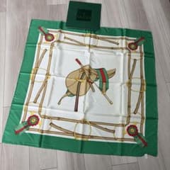 未使用保管品　GUCCI大判スカーフ　馬具ベルト　グリーン　グリーン 未使用保管品 GUCCI大判スカーフ 馬具ベルト グリーン グリーン - メルカリ