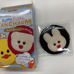 mojojojo うさぎ ふわふわ缶バッジチャームのサムネイル
