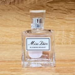 Miss Dior BLOOMING BOUQUET ミニ香水 5mlのサムネイル