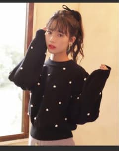 ワンアフターアナザー　ポンポン付き長袖ニットのサムネイル