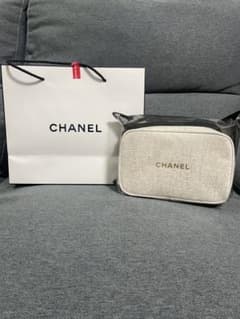【値下げ中】【新品未使用】CHANELハンドクリーム　リップクリーム　限定ポーチのサムネイル